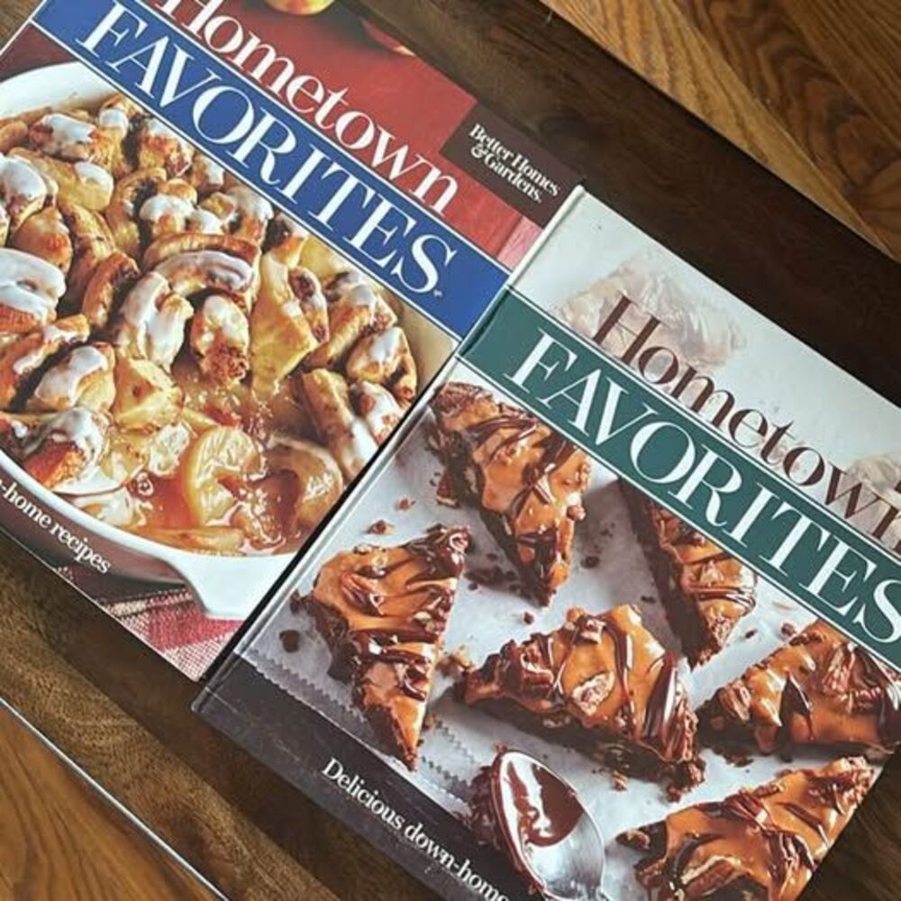 Better Homes & Gardens Hometown Favorites Cookbooks